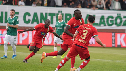 Amed SK, Iğdır FK ile berabere kalsa da Süper Lige yükseldi (Iğdır FK 3-3 Amed SK)