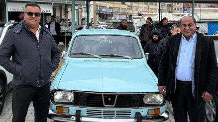 Sevenlerini başına topladı: 1974 model meşhur otomobil bakın kaç liraya satıldı Sevenlerini başına topladı: 1974 model meşhur otomobil bakın kaç liraya satıldı