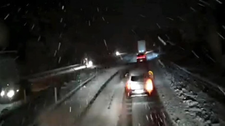 Afyonkarahisar bağlantılı 3 devlet yolu kar yağışı nedeniyle tır ve çekicilere kapatıldı Afyonkarahisar bağlantılı 3 devlet yolu kar yağışı nedeniyle tır ve çekicilere kapatıldı