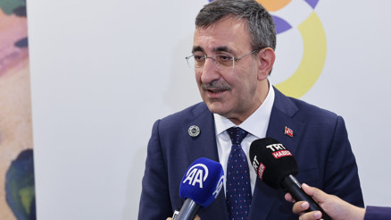 Cumhurbaşkanı Yardımcısı Yılmaz, Ermenistanda gazetecilerle bir araya geldi Cumhurbaşkanı Yardımcısı Yılmaz, Ermenistanda gazetecilerle bir araya geldi