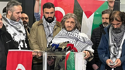 İsrailin alıkoyduğu Türk aktivist yurda döndü: Yunanistana İsrail ile işbirliği suçlaması