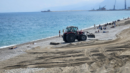 Konyaaltı Sahilinde tepki çeken görüntü