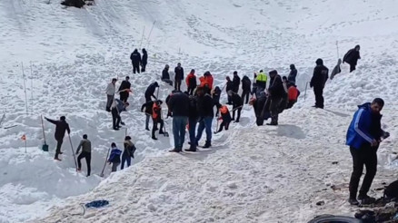 4 ay önce çığ altında kalmıştı Cansız bedeni 7 metre karın altından çıkarıldı 4 ay önce çığ altında kalmıştı Cansız bedeni 7 metre karın altından çıkarıldı