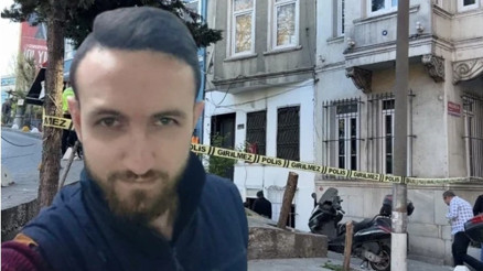 Beyoğlu’nda 28 yaşındaki Ramazan evinde ölü bulundu; kız arkadaşı gözaltına alındı Beyoğlu’nda 28 yaşındaki Ramazan evinde ölü bulundu; kız arkadaşı gözaltına alındı