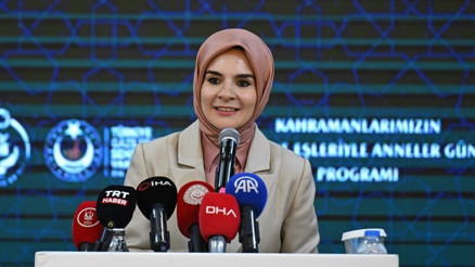 Aile ve Sosyal Hizmetler Bakanı Göktaş, canlı yayında soruları yanıtladı Aile ve Sosyal Hizmetler Bakanı Göktaş, canlı yayında soruları yanıtladı