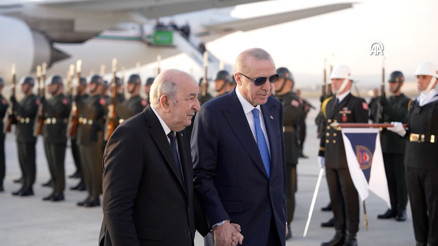 Cumhurbaşkanı Erdoğan, Cezayir Cumhurbaşkanı Tebbunu resmi törenle karşıladı