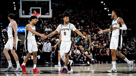 San Antonio Spurs 38 sayı fark attı, seriyi eşitledi