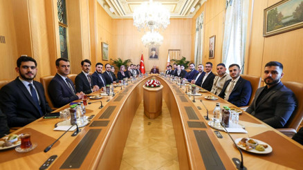 TBMM Başkanı Kurtulmuş, yurt dışındaki genç sivil toplum kuruluşu temsilcilerini kabul etti TBMM Başkanı Kurtulmuş, yurt dışındaki genç sivil toplum kuruluşu temsilcilerini kabul etti