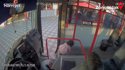 Bebek firarda Emekleyerek halk otobüsüne bindi, ağlayınca şoför fark etti Bebek firarda Emekleyerek halk otobüsüne bindi, ağlayınca şoför fark etti