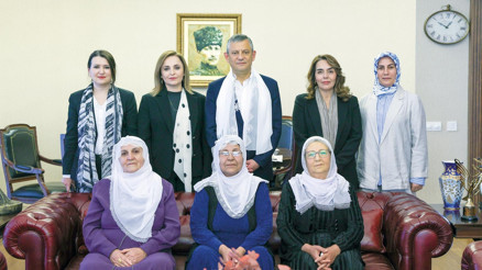 Barış Annelerinden Özgür Özel’e ziyaret