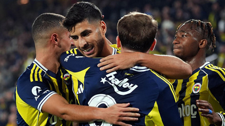Fenerbahçenin gözü sahada, kulağı Galatasaray maçında Fenerbahçenin gözü sahada, kulağı Galatasaray maçında