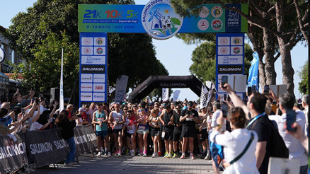 Salomon Çeşme Yarı Maratonu’nda ödüller sahiplerini buldu Salomon Çeşme Yarı Maratonu’nda ödüller sahiplerini buldu