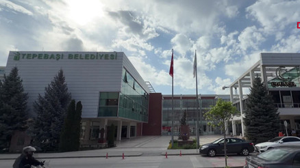 Tepebaşı Belediyesine yolsuzluk operasyonu: Başkan yardımcıları da gözaltında