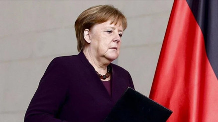 Merkel’den hükümete destek