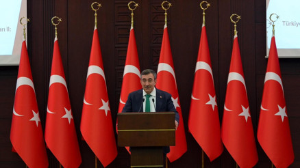 Cumhurbaşkanı Yardımcısı Cevdet Yılmaz, Yaşlı Bakım Modelleri Çalıştayına katıldı