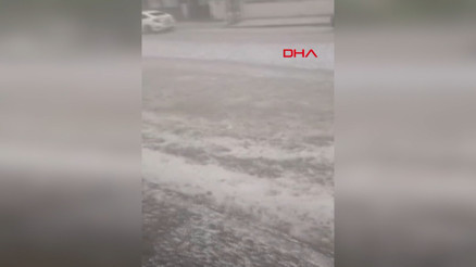 Tokatta sağanak ve dolu yağışı: Ev ve iş yerlerini su bastı