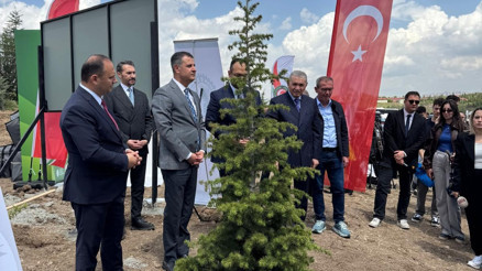 300 çam fidanı toprakla buluştu... Başkente medya ormanı