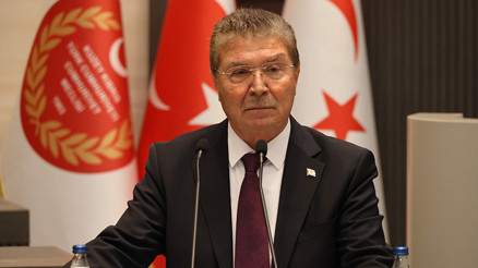 KKTC Başbakanı Üstelden Türkiyeyi hedef alan GKRY lideri Hristodulidise sert tepki