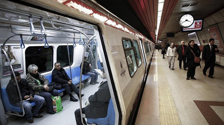 İstanbul’un en yoğun metrolarında arıza İstanbul’un en yoğun metrolarında arıza