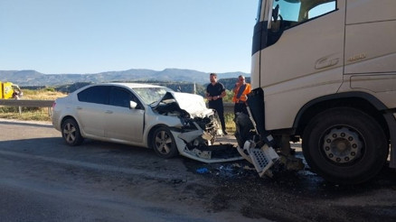 Feci kaza… Otomobil ile tır kafa kafaya çarpıştı: Anne ve kızı öldü, baba ağır yaralı