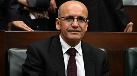 Bakan Şimşek: Faiz dışı bütçe dengesi ilk 4 ayda yıllık 536 milyar lira iyileşti
