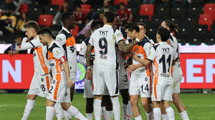 Göztepe tarihi fırsatı tepti, Başakşehir Avrupa için beklemeye geçti