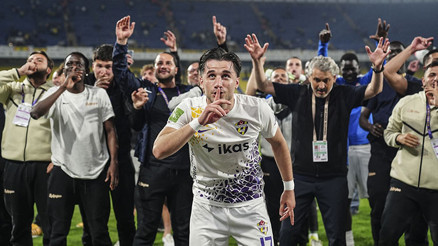 Eyüpsporlu futbolcular ligde kaldıkları için mutlu
