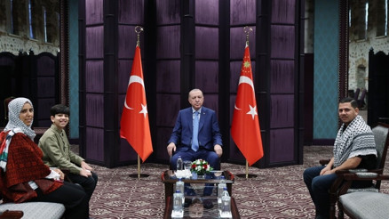 Cumhurbaşkanı Erdoğan, Gazzeli Ebu Cezer ve ailesini kabul etti