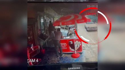Mersinin Tarsus ilçesinde silahlı saldırı Kıstırılınca kendini vurdu Mersinin Tarsus ilçesinde silahlı saldırı Kıstırılınca kendini vurdu
