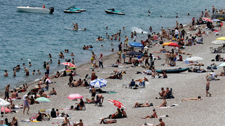 Hava sıcaklığı 30 dereceye ulaştı: 19 Mayıs tatilinde sahile koştular