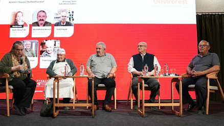 Ayvalık GastroFestte yerel lezzet ustaları panelde buluştu Ayvalık GastroFestte yerel lezzet ustaları panelde buluştu