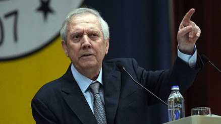 Aziz Yıldırım: Futbol aklımız, Fenerbahçe’yi bilen sporculardan oluşacak