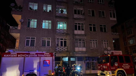 Kayseri’de 4 katlı binanın bodrumunda yangın