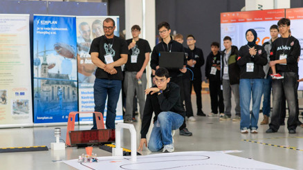 143 yıllık lisenin robot takımı dünya 2’ncisi oldu 143 yıllık lisenin robot takımı dünya 2’ncisi oldu