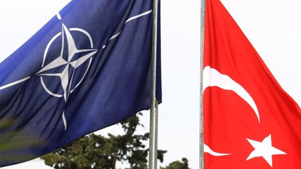 Romada Değişen Güvenlik Ortamında NATO ve Türkiye: Uyum, İş Birliği ve Gelecek Perspektifleri paneli düzenlendi Romada Değişen Güvenlik Ortamında NATO ve Türkiye: Uyum, İş Birliği ve Gelecek Perspektifleri paneli düzenlendi