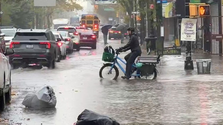 ABDyi sel vurdu: 10 binden fazla kişi karanlıkta kaldı
