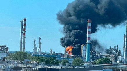 Macaristanda patlama: Petrokimya tesisinden dumanlar yükseldi