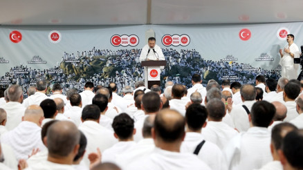 Diyanet İşleri Başkanı Safi Arpaguş, Arafatta vakfe duası yaptı