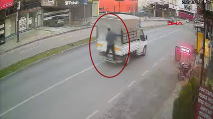 Kamyonetin kasasından 40 kilo et çaldı O anlar kamerada