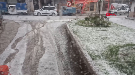 Afyonkarahisar’da yağmur ve dolu yaşamı olumsuz etkiledi