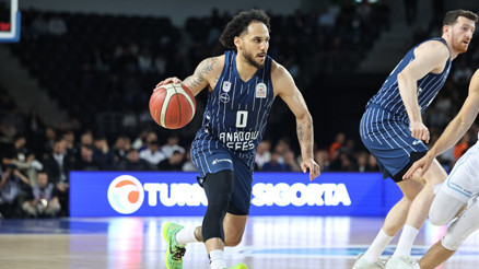 Anadolu Efes, Basketbol Süper Liginde yarı finalde