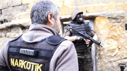 Suç makinesi zehir tacirlerine operasyon