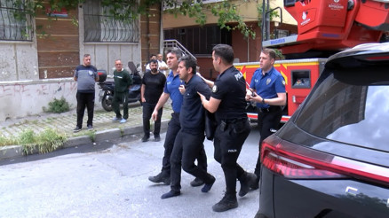 Annesini rehin aldı, ağabeyinin ihbarıyla yakalandı Annesini rehin aldı, ağabeyinin ihbarıyla yakalandı