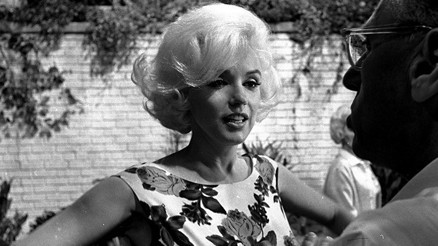 Göğüs röntgeni, mezarı ve Kardashian’lar: Marilyn Monroe 100. yaşında hâlâ sömürülüyor mu