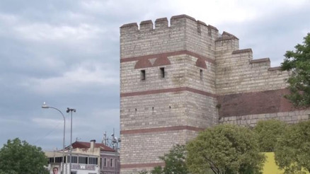 Fatihte tarihi surlarda cinayet hazırlığı son anda engellendi Aile şikayetçi olmadı