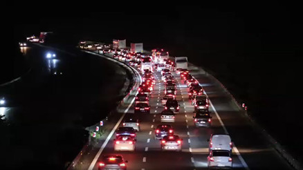Dönüş çilesi devam ediyor Trafik durma noktasına geldi
