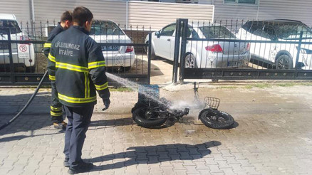 Elektrikli bisikletin pili patladı, sürücü yaralandı