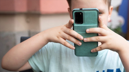 Polonyada çocuklar için telefon kararı Tasarı kabul edildi