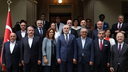 Bakan Işıkhan, işçi, işveren ve memur temsilcileriyle Cenevrede görüştü