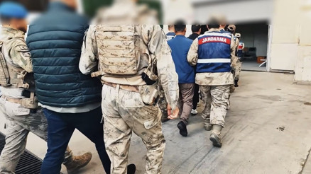 Uyuşturucu gelirlerini aklayan şebekeye operasyon Araç ve banka hesaplarına el kondu